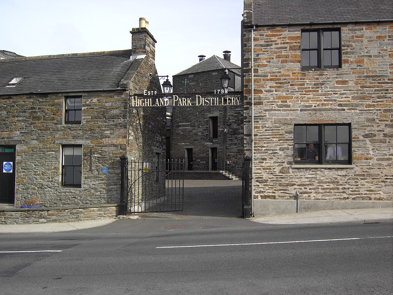 Highland Park Distillery - geograph.org.uk - 2090032.jpg